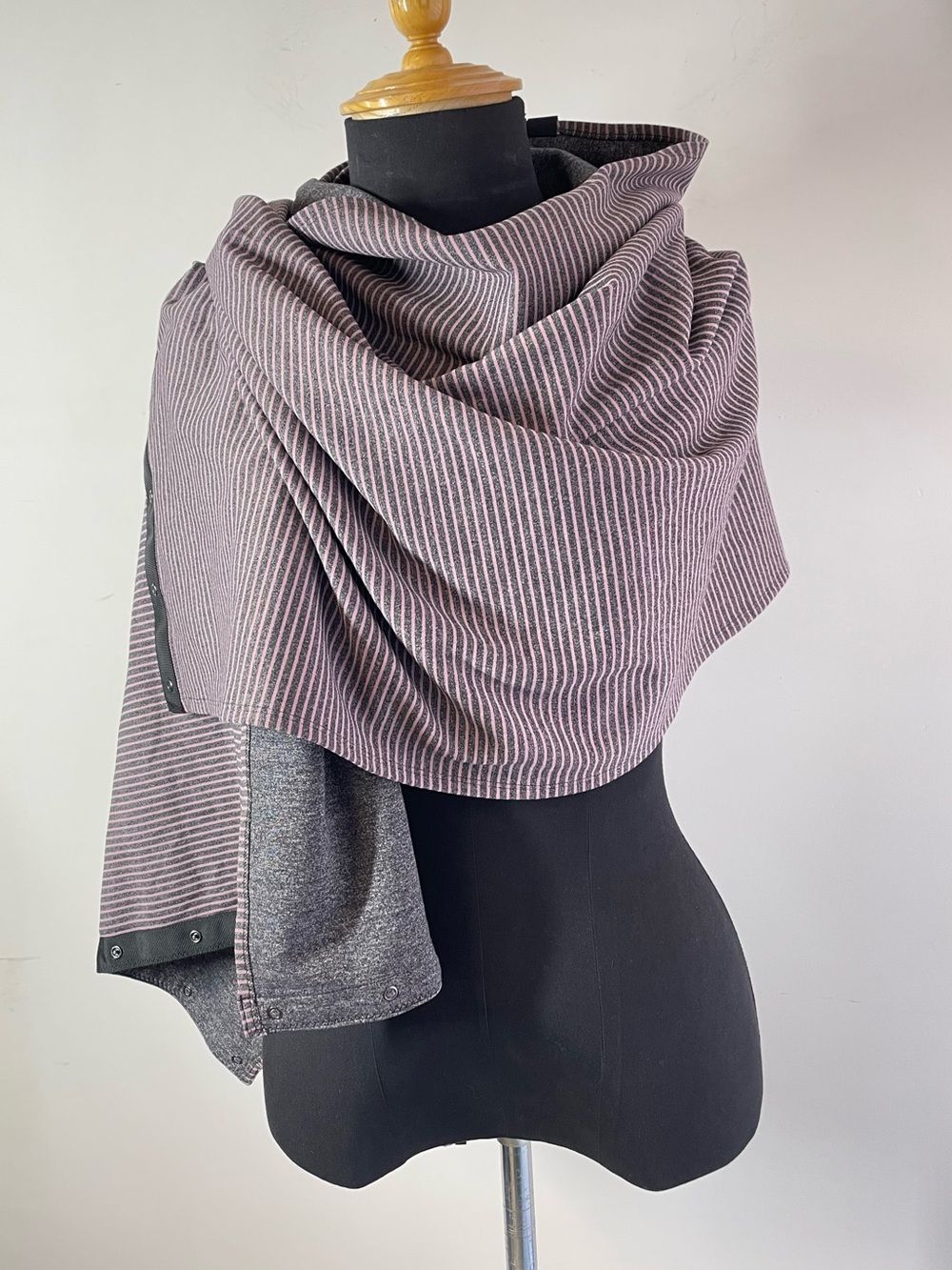 Lululemon Vinyasa Reversible Scarf Gray Pink Stripe Snap Wrap Yoga Athleisure - Picture 2 of 10